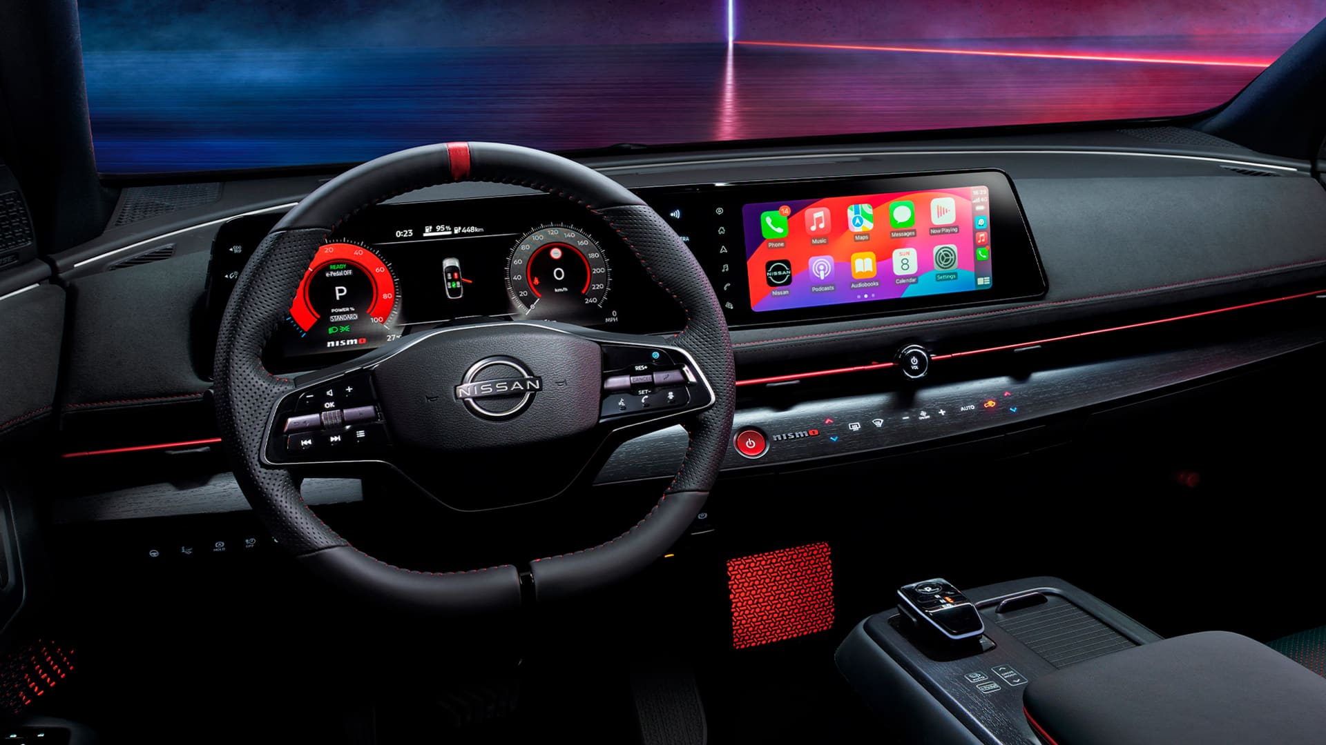 Die Videoschleife zeigt die  Innenausstattung des Nissan Ariya Nismo